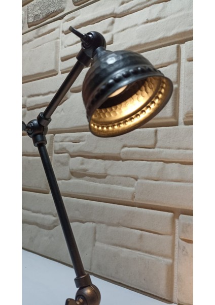 Enteresan Metal Tasarım Masa Lambası