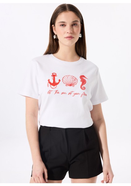 Bisiklet Yaka Nakışlı Kırık Beyaz Kadın T-Shirt F5SL-TST0253