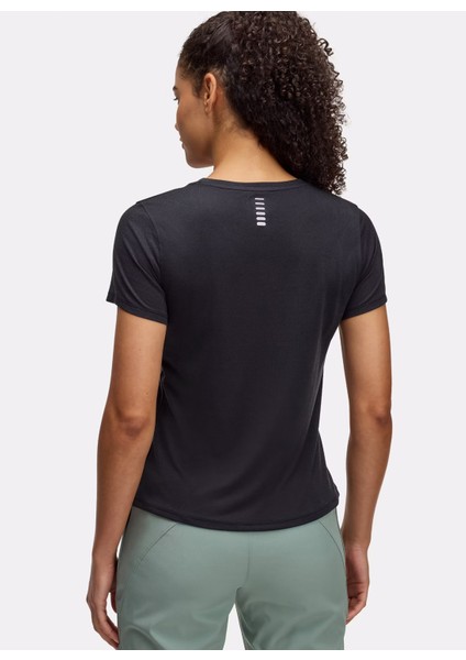 1386337-001 Ua Launch Camo Shortsle Siyah Yuvarlak Yaka Fitted Kadın T-Shirt fiyatları