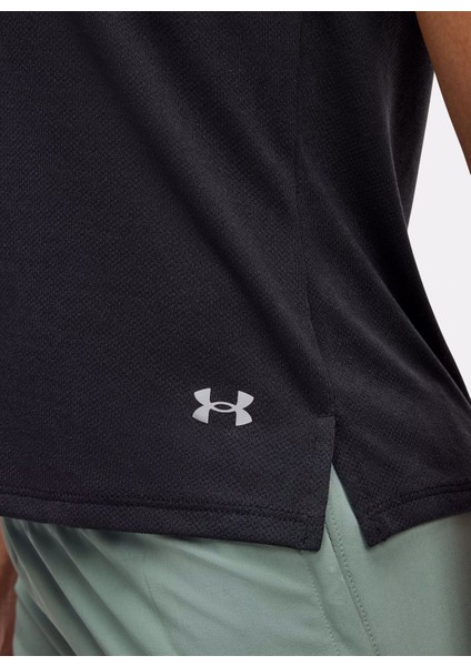 1386337-001 Ua Launch Camo Shortsle Siyah Yuvarlak Yaka Fitted Kadın T-Shirt modelleri