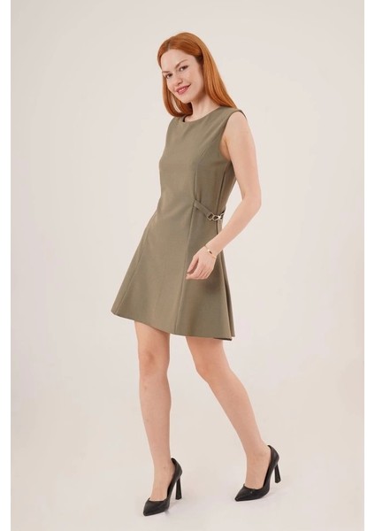 Yanları Zincir Detaylı Sıfır Kol Haki Mini Elbise modelleri