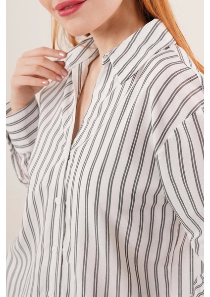 Çift Çizgi Geçişli Düğmeli Gri Gömlek fırsatları