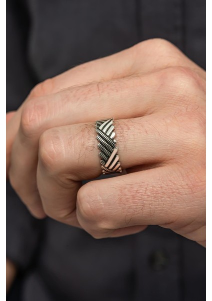 Zigzag Model Karartmalı Tek Gümüş Alyans Yüzük