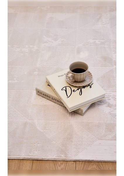 Halı Azur 6531 Krem Sık Dokuma Kalın Tok Dokuma Üst Kalite Makine Dokuması Halı