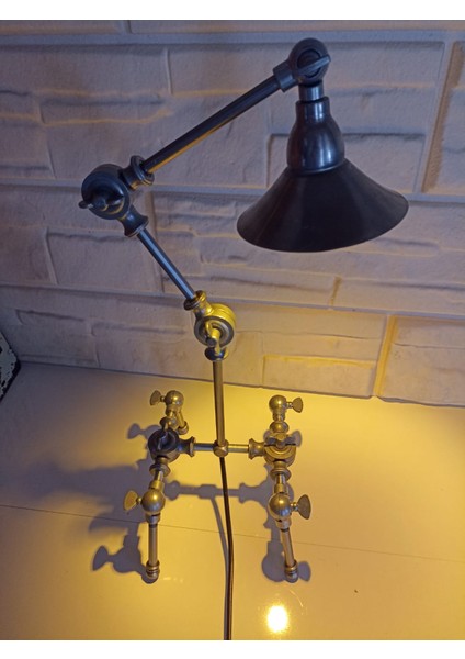 Örümcek Ayaklı Çalışma Masası ve Salon Masa Lambası