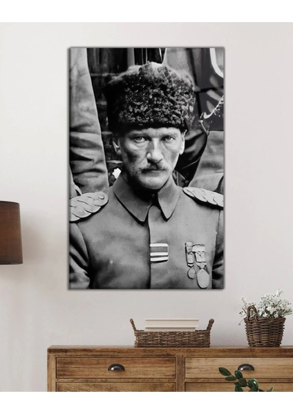 Siyah Beyaz Üniformalı Atatürk Cam Tablo, Uv Baskılı ve Temperli, Hediyelik fiyatları