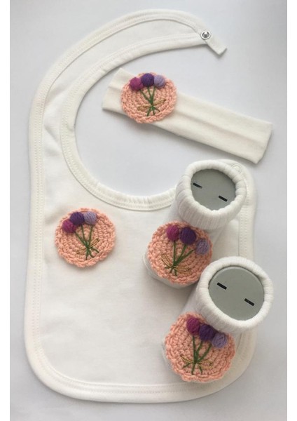 Hoşgeldin Bebek, Yenidoğan Kız Bebek, El Örgüsü Motifli Önlük Çorap Bandana Hediye Seti fiyatları