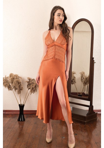 Romantik ve Şık Turuncu Saten Gecelik