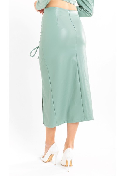 Deri Kumaş Diz Altı Boy Yırtmaçlı Büzgü Detaylı Kadın Etek-Mint indirimleri