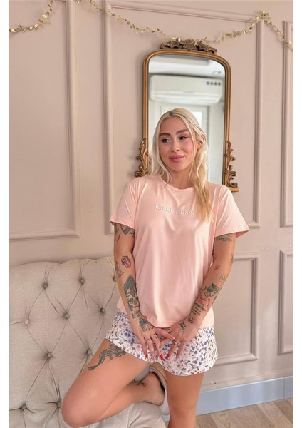 Şeftali Good Times Desenli Kısa Kollu Şortlu Örme Kadın Pijama Takımı fiyatları