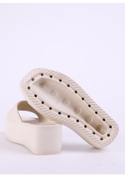 Bej Kadın Plaj Terliği Harper fırsatları