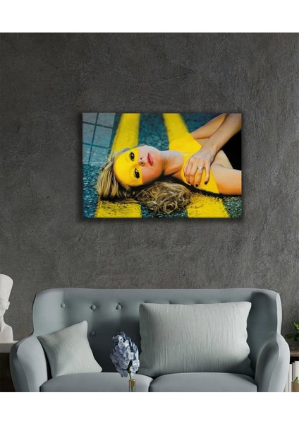 - Kadın Sarı Yol Şeridi Cam Tablo fiyatları