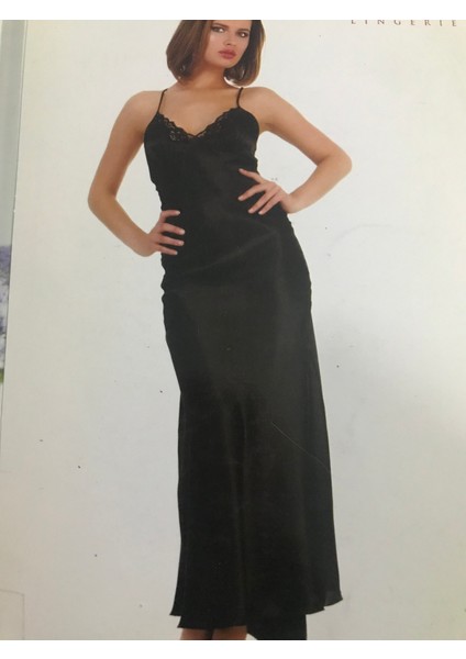 Uzun Kırmızı Kuyruk Detaylı Gecelik