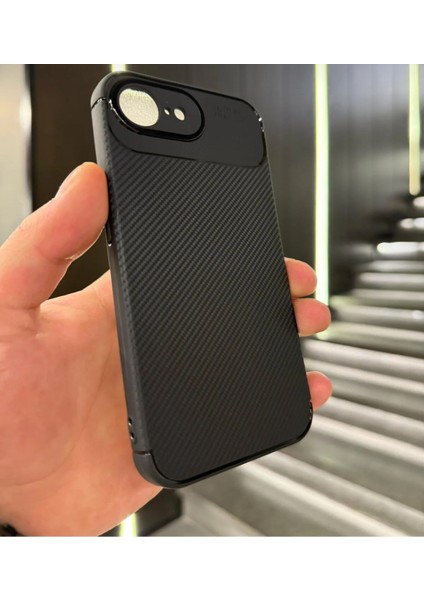 Apple iPhone 16E Kilif Auto Focus Karbon Kapak - Siyah
