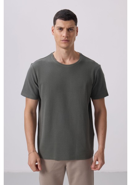 Haki Yüzeyi Dokulu Rahat Form Basic Erkek T-Shirt - 88436