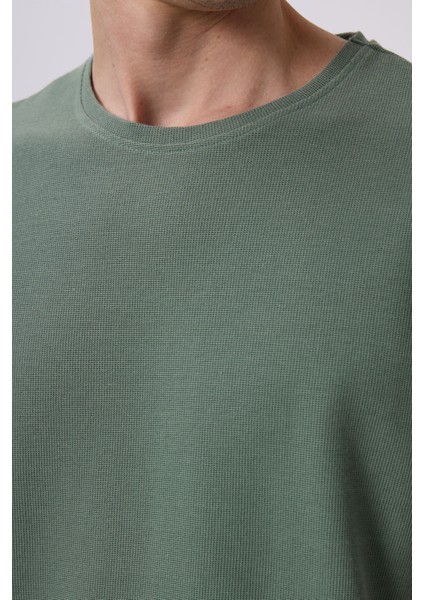 Yeşil Yüzeyi Dokulu Rahat Form Basic Erkek T-Shirt - 88436