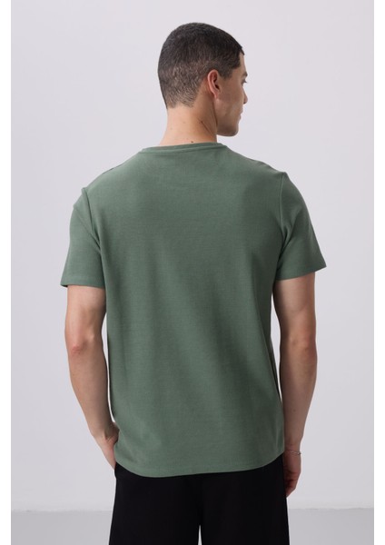 Yeşil Yüzeyi Dokulu Rahat Form Basic Erkek T-Shirt - 88436