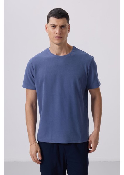 Koyu Mavi Yüzeyi Dokulu Rahat Form Basic Erkek T-Shirt - 88436 fırsatları