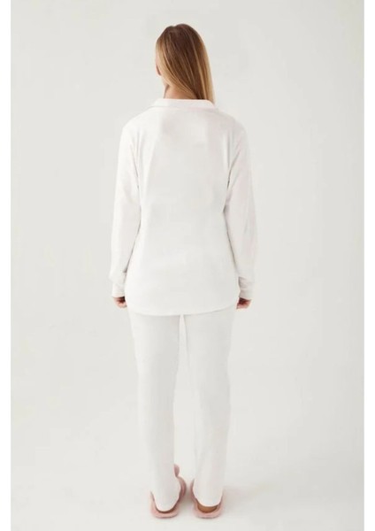 Kadın Krem Pamuklu Modal Boydan Patlı Kutulu Pijama Takımı Q8.u.8o.k2.k.a8.p.c