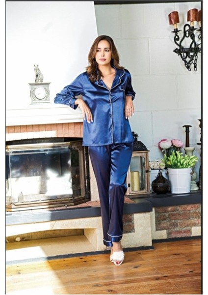 Kadın Lacivert Saten Biyeli Önden Düğmeli Pijama Takımı Q.3u.1o5.k.6.ka