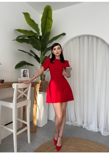 Kurdele Sırt Detay Düğmeli Mini Elbise