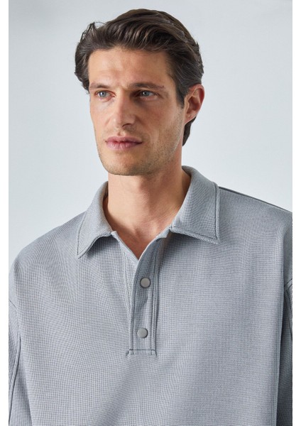 Jucka Erkek Kısa Kollu Çıtçıt Kapamalı Oversize Fit Polo Yaka Gri T-Shirt fırsatları