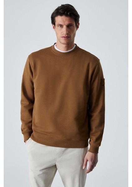 OLLIE Erkek Bisiklet Yaka Regular Uzun Kollu Nakış Detaylı Koyu Kahverengi Sweatshirt