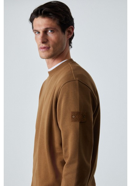 OLLIE Erkek Bisiklet Yaka Regular Uzun Kollu Nakış Detaylı Koyu Kahverengi Sweatshirt fırsatları