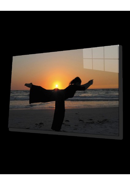 - Gün Batımı Deniz Manzarası Sahilde Yoga Yapan Kadın