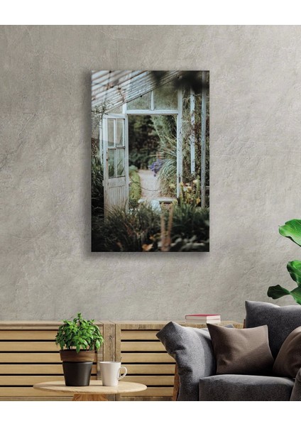- Beyaz Ahşap Kapı ve Bahçe Görselli Dikey Cam Tablo