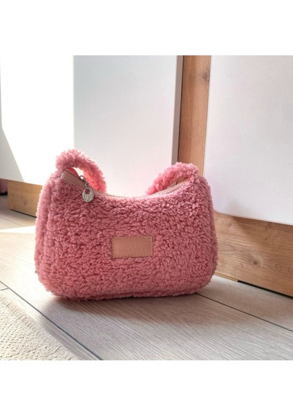 Kadın Baget Tasarım Peluş Fermuarlı Kapama El ve Omuz Çantası