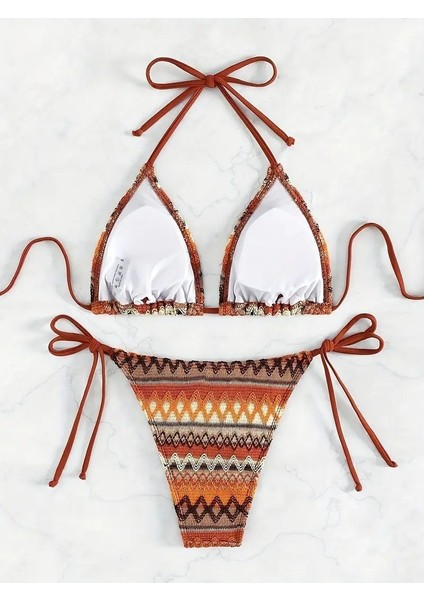 Üçgen Desenli Askılı Bağcıklı Sırtı Açık 2 Parça Bikini indirimleri