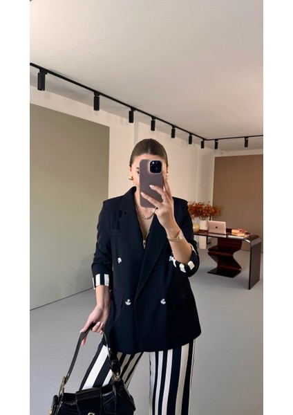 Bebe Plus Kadın Sırtta ve Manşette Çizgili Kumaş Detaylı Krep Klasik Ceket
