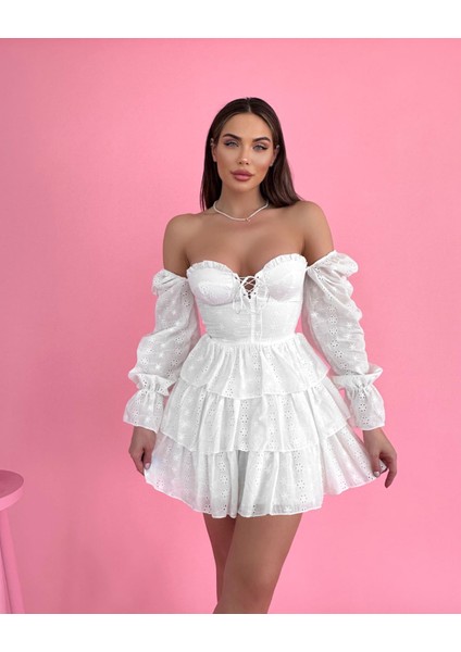 Beyaz Fistolu Fırfırlı Mini Elbise
