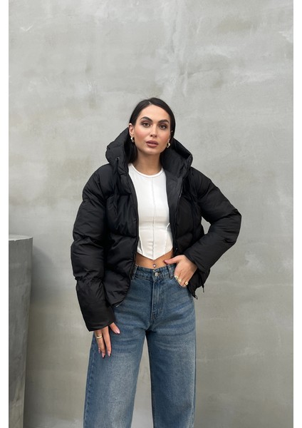 Kadın Kapüşonlu Cepli Kısa Şişme Mont