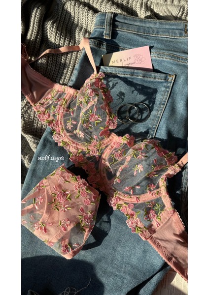 Pembe Çıtır Desen Çiçekli Iç Çamaşır Takımı Kadın Bralette Balenli Sütyen & Tanga String fiyatları