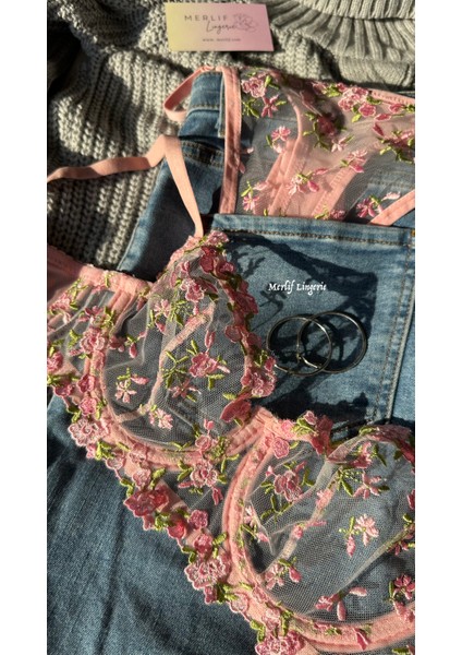 Pembe Çıtır Desen Çiçekli Iç Çamaşır Takımı Kadın Bralette Balenli Sütyen & Tanga String modelleri