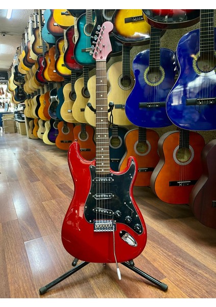 3 Sıngle Kırmızı Elektro Gitar-Kılıf Kablo Pena Dahil