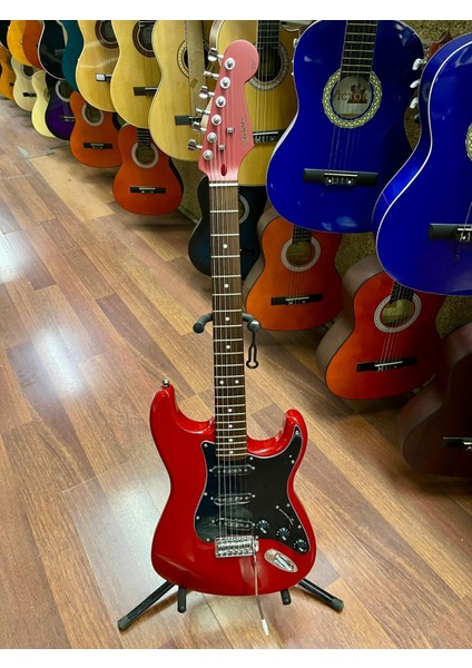 3 Sıngle Kırmızı Elektro Gitar-Kılıf Kablo Pena Dahil