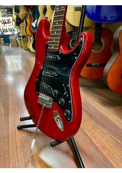3 Sıngle Kırmızı Elektro Gitar-Kılıf Kablo Pena Dahil