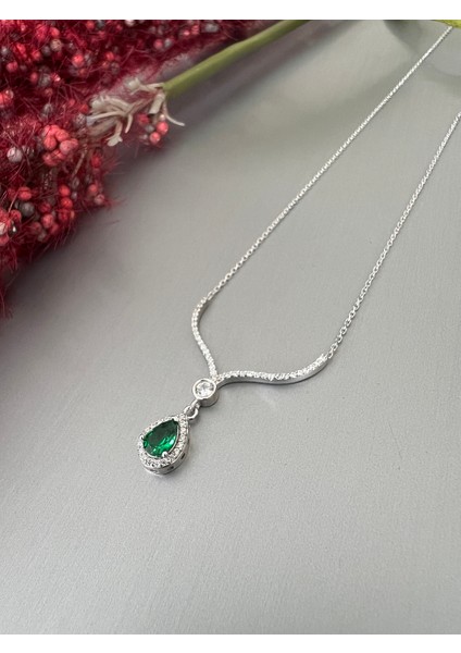Damla Zümrüt Kolye