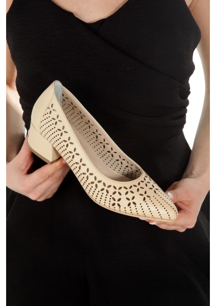 ​​tiran Bej Rengi Hakiki Deri Stiletto Kısa Kalın Topuklu Yazlık Ayakabı indirimleri