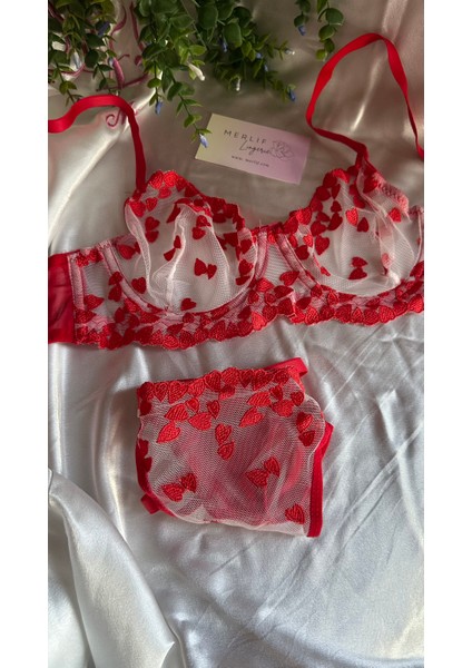 Kırmızı Kalpli Tül Brode Fantazii Iç Çamaşır Takımı Bralette Balenli Sütyen & Tanga fırsatları