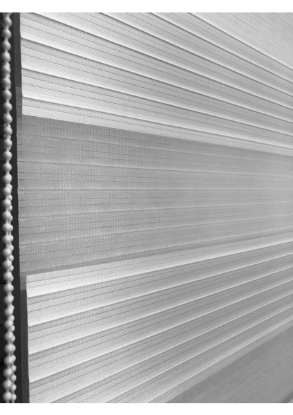 Beyaz Pliseli Zebra Stor Perde Alüminyum Kasalı AL-480