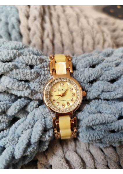 Rose Gold Çerçeveli Kadın Saat Zarif ve Işıltılı Model
