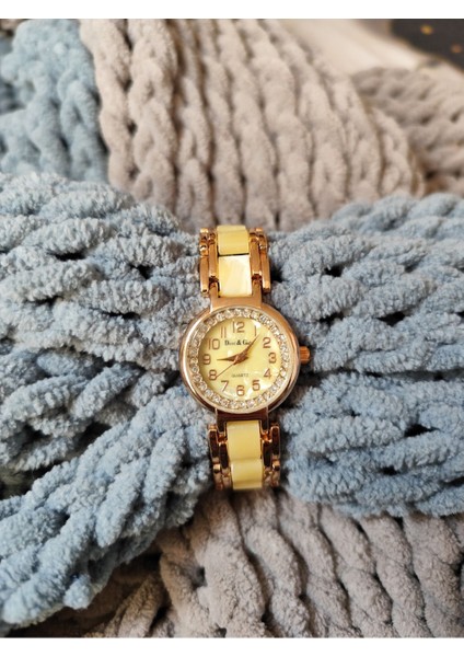Rose Gold Çerçeveli Kadın Saat Zarif ve Işıltılı Model