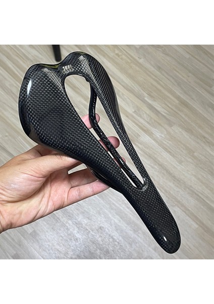 Karbon Deri Tarzı Yeni Ultrahafif 3k Tam Karbon Fiber Bisiklet Koltuğu Yol Mtb Bisiklet Karbon Koltuk Mat Bisiklet Minderi 275* Bisiklet Parçaları (Yurt Dışından) fiyatları