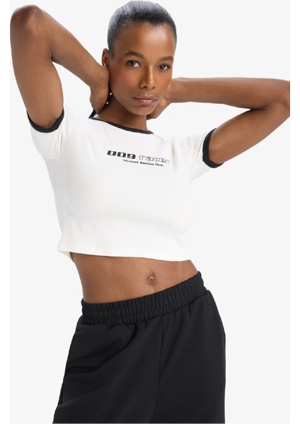 Defactofit Slim Fit Dar Kesim Bisiklet Yaka Slogan Baskılı Sporcu Ribana Kısa Kollu TIŞÖRT E4796AX25SP fırsatları