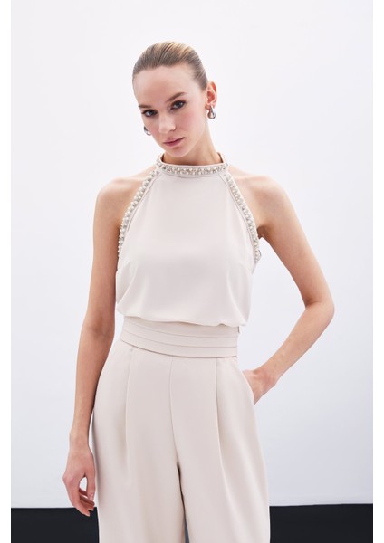 Aksesuar Detaylı Kolsuz Bluz - Bej