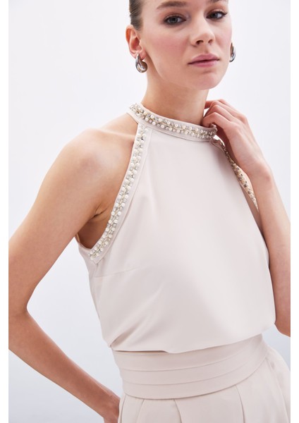 Aksesuar Detaylı Kolsuz Bluz - Bej fırsatları